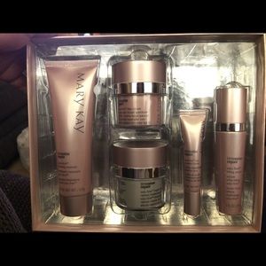 Mary Kay Timewise Volu-Firm set